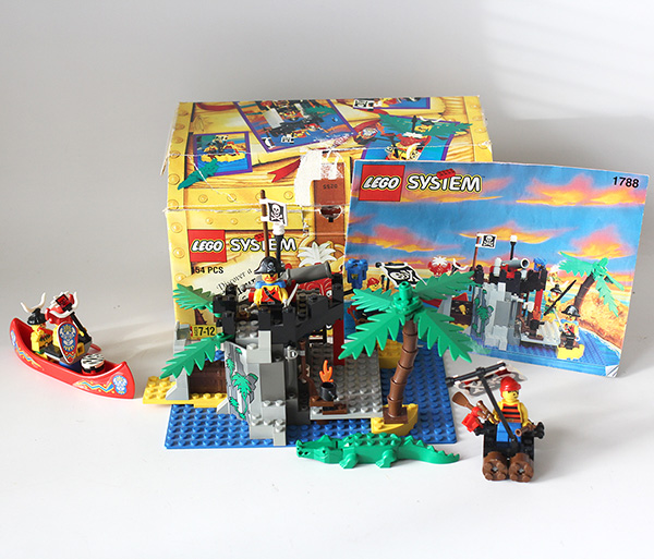 Lego Pirates Treasure Chest set 1788